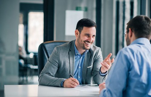 Wysokie standardy. Elastyczność. Umiejętność słuchania.